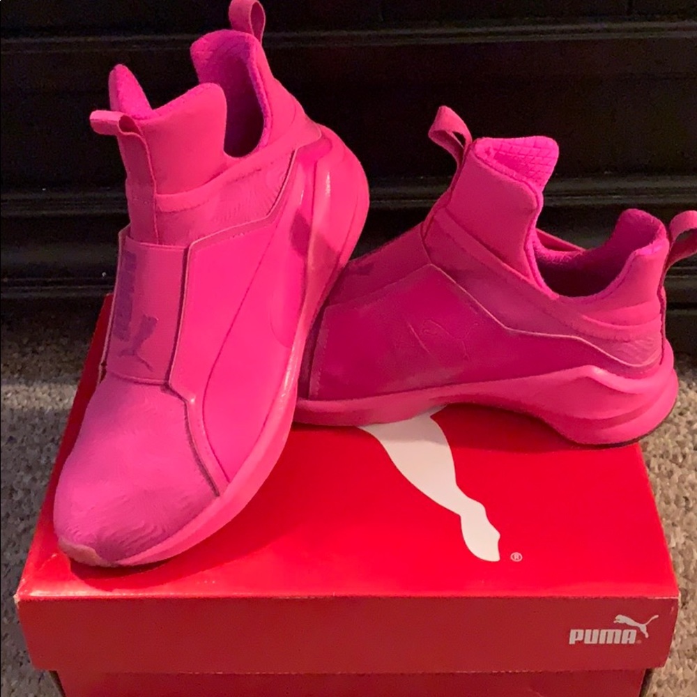 Women’s puma sneaker